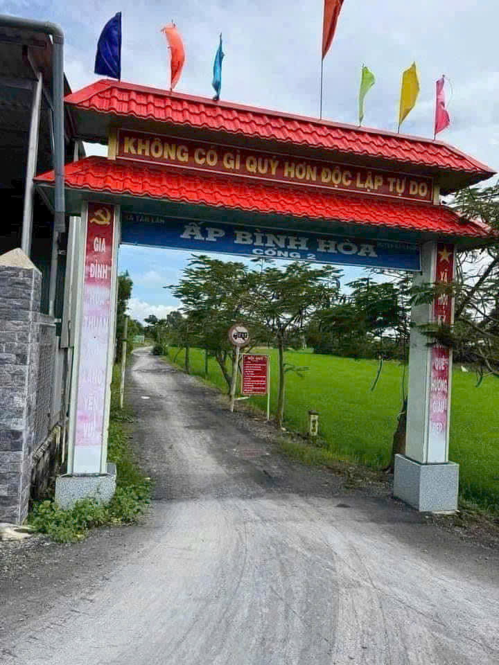 Đất full thổ 500m2 mt xe hơi xã Tân Lân giá rẻ đầu tư mua kiếm lời chỉ 1 tỏi 650tr