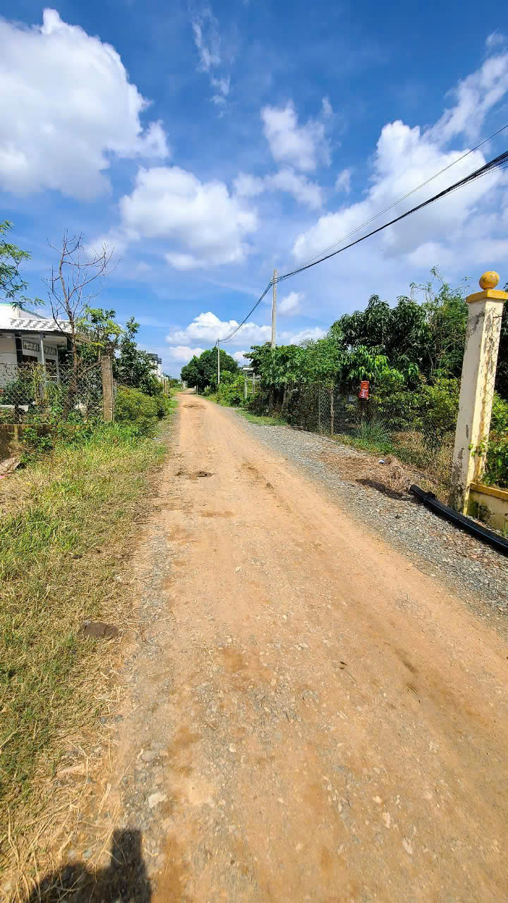 Đất thổ 407m2 mt đường 7m xã LHT giá rẻ đầu tư cho khách mua 1 tỏi 450tr