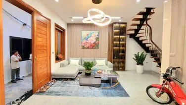 Nhà mới phố Bạch Mai DT 48m2x6T thang máy - full nội thất- cách phố 15m ở luôn