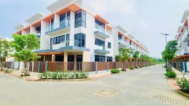 Cho thuê nhà phố căn góc 1 trệt 2 lầu, ngay KCN Long Hậu, cách Quận 7 chỉ 25 phút 16 triệu/tháng