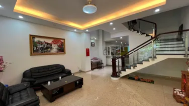 Bán nhà phố Đặng Thùy Trâm, ngang 6m, đường 12m, có hầm, tặng nội thất cao cấp