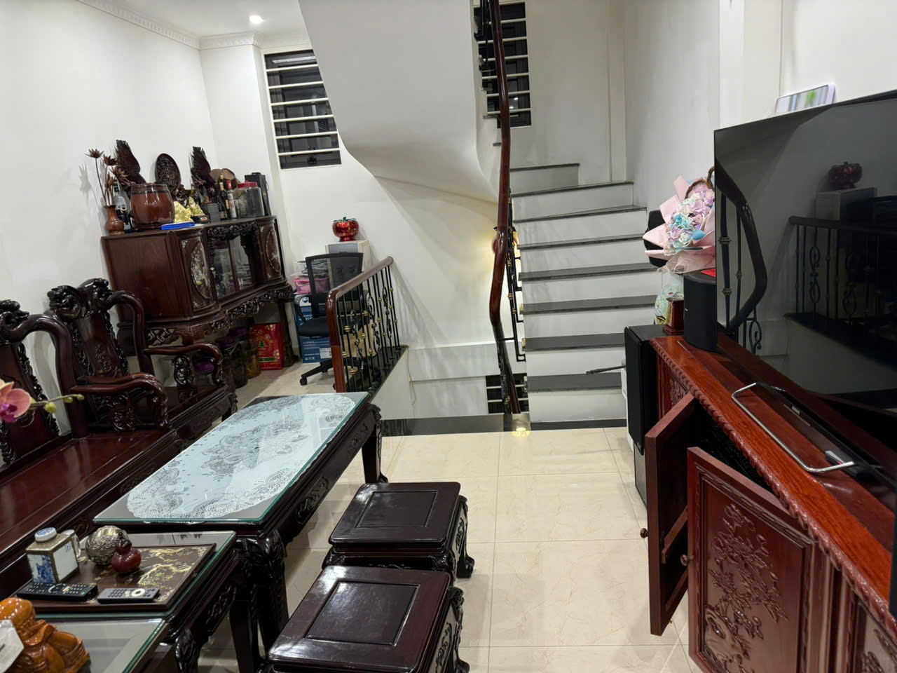 Chính chủ cần bán nhà ngõ 89 phố Lạc Long Quân dt 34 m2 x 5 t đầy đủ nội thất 7,5 tỷ