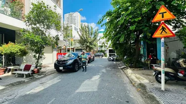 Nhà phố đường 10 m, KDC Tân Quy Đông Q 7. 94 m2 chỉ 16 tỷ bán gấp.