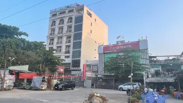 Mặt tiền đường Nguyễn Văn Linh Tân Thuận Tây Quận 7. DT 6,8*17 giá 15,5 tỷ.