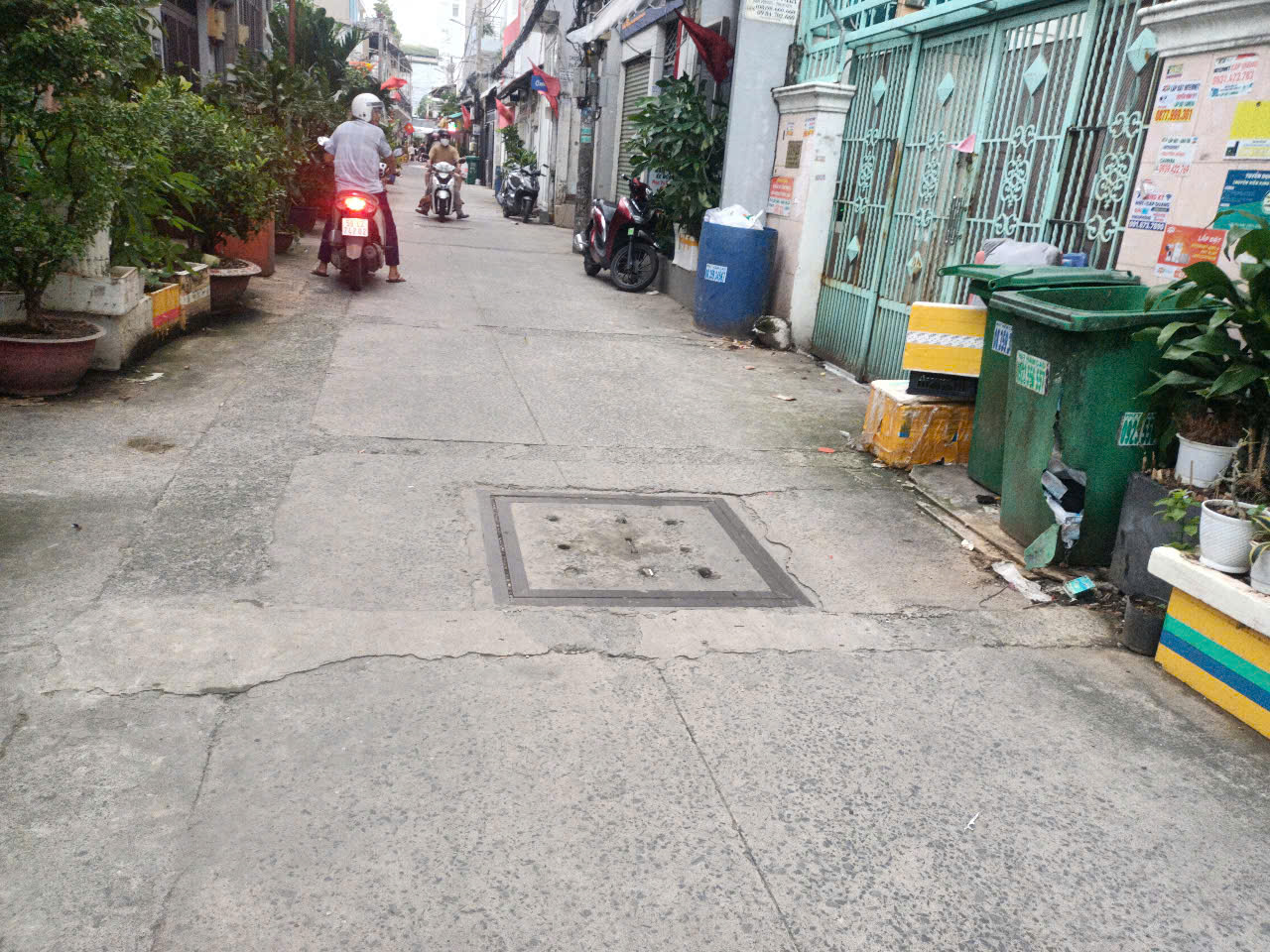 Dãy trọ HXH Bùi Văn ba Quận 7. 8,7*30 hơn 18 tỷ.