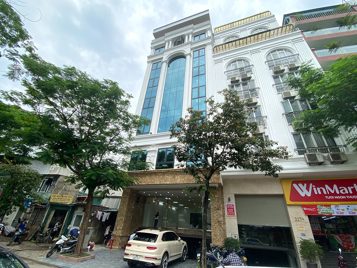 Cho Thuê Tòa Văn Phòng 9 Tầng Mặt Phố Quan Hoa. DT 190m2. MT 9.5m. Giá 13.300USD/th