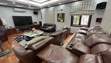 Bán biệt thự Thành Thái gần Công viên Cầu Giấy, 180m2 MT 12m đẹp nhất khu