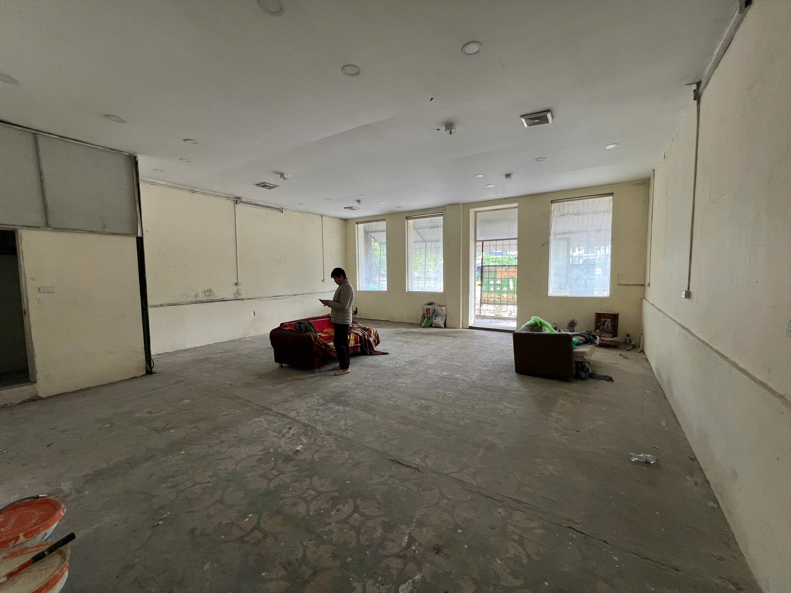 Binhbds cho thuê mặt tiền 10m Hoàn Kiếm hơn 10tr/tháng