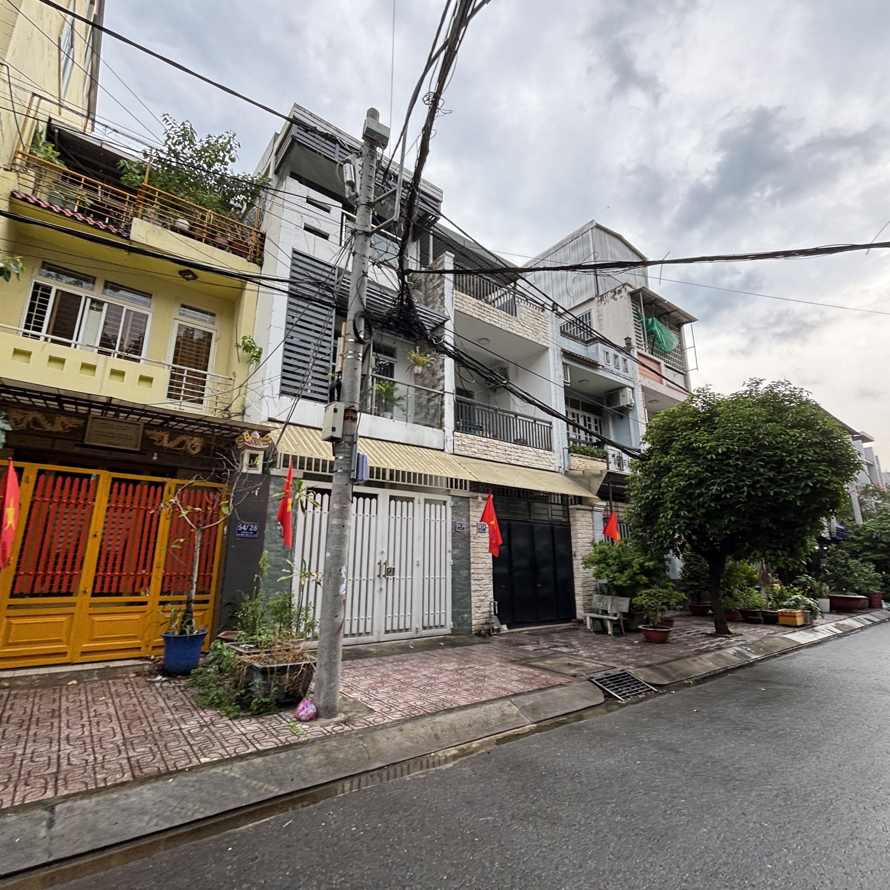 Bán gấp Nhà 3 tầng, gần công viên – khu VIP Bùi Minh Trực, P6 – Quận 8