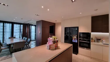 Bán gấp căn 3PN Vinhomes Metropolis Liễu Giai 105m2 tầng trung ban công Đông Nam, xem nhà dễ