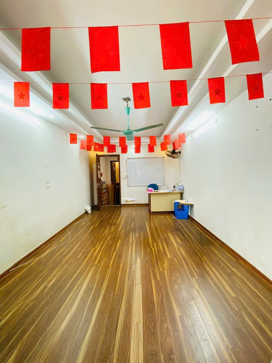 🏡 Nhà Cầu Giấy – Đẹp mê ly – Ô tô đỗ cửa – Thang máy xịn – Kiến trúc hiện đại, ở là mê ngay🏡