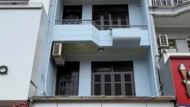 Nhà Cầu Giấy-Vỉa hè đá bóng -Kinh doanh sầm uất-Mặt sau ô tô tránh-2 Mặt tiền