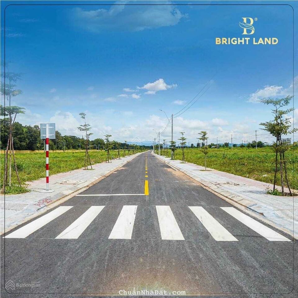 Tôi chính chủ bán gấp lô đất 169.50 m2. Giá 452 triệu. Lh: Hoàng Yến để được hỗ trợ xem đất và sổ.