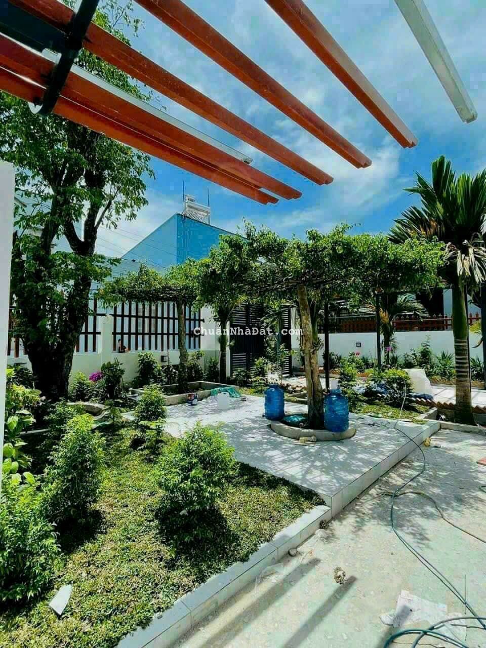 Biệt thự Tân Hiệp, Hóc Môn dt 240m2 giá 10,5 tỷ