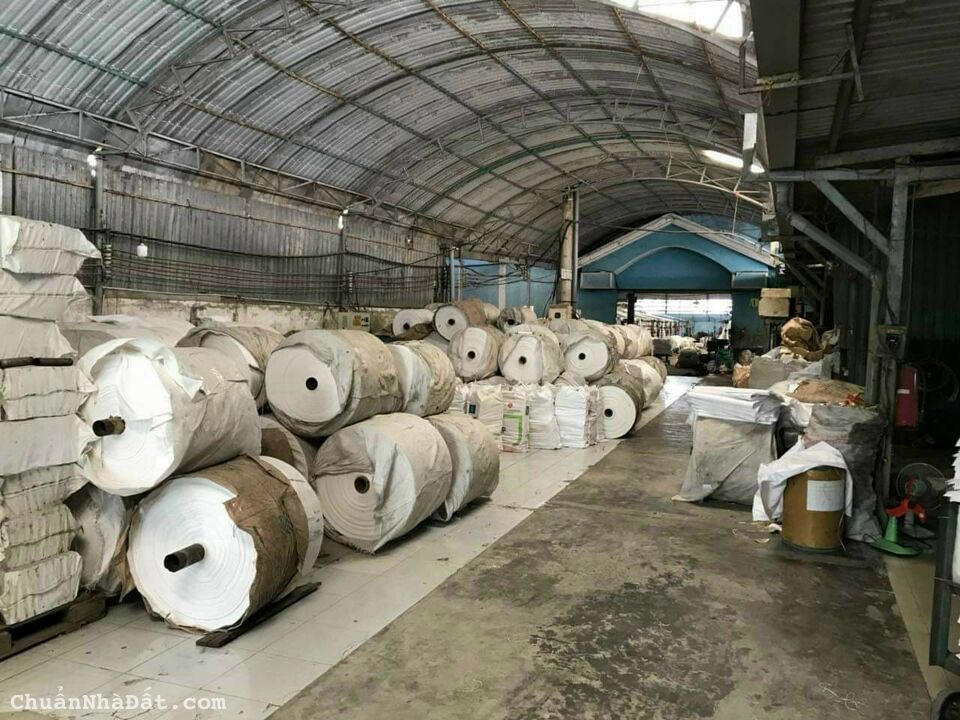 bán nhà kho tổng DT 2000m2 mặt tiền ở Bình Chánh