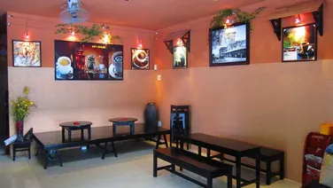 Cho thuê 3 tầng, mặt bằng kinh doanh mặt phố, 1 sàn 60 m2, mặt tiền 6 m.
