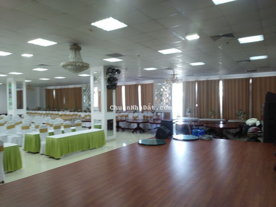 Mặt bằng 1000m2 Đội Cấn, có cắt lẻ từ 600m2