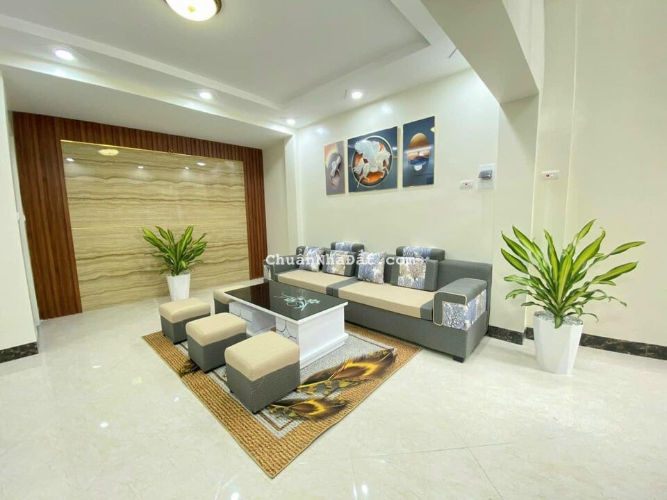 Bán nhà 6 tầng phố Lĩnh Nam, ngõ thông, ô tô đỗ cửa, 45m2, 4.75 tỷ