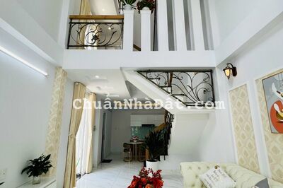 Nhà đẹp, Phú Nhuận, 3.9x10m, 3 lầu, 5.6 tỷ, P.7, Cầm Bá Thước.