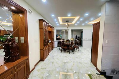 Bán Biệt Thự-HXH Tân Sơn Nhì-ngang 6.7m-nội thất xịn-khu phân lô-vuông+đẹp