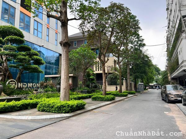 Bán nhà phân lô 29 Láng Hạ 75m2 x 4 tầng, MT 5,5m vỉa hè hai bên ngay Đại Sứ Quán Mỹ 