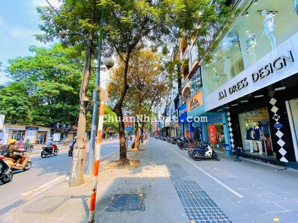 Cần Nhượng Lại Nhà Mặt Phố Chùa Bộc 108m2 5 tầng, Mặt Tiền 4,5m Vỉa Hè Rộng Kinh Doanh Tốt