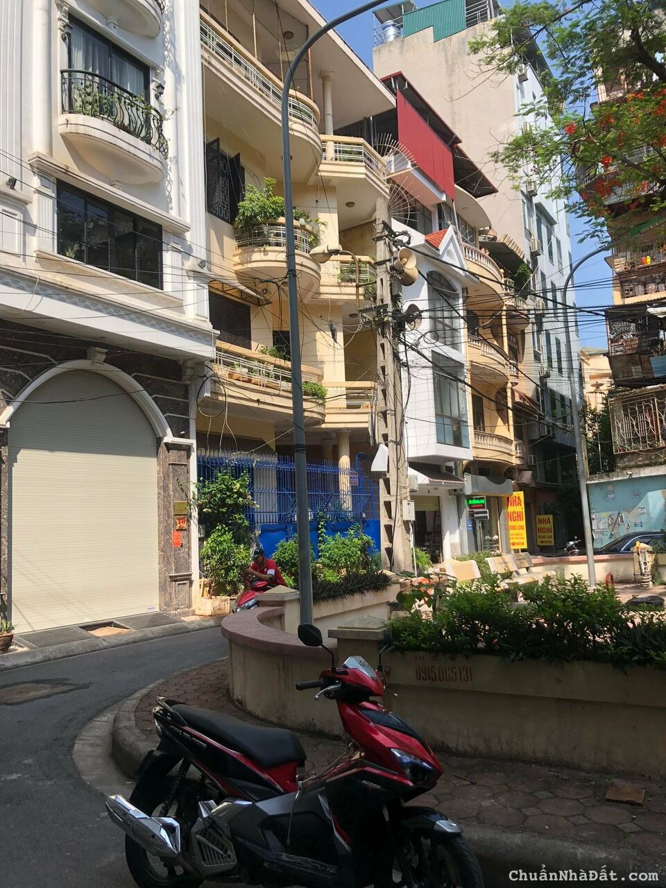 Bán đất tặng nhà phố Huỳnh Thúc Kháng 60m2 x 3 tầng, MT 4m nhà hai mặt tiền View Vườn Hoa