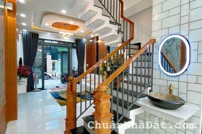 Nhà đẹp, Bình Thạnh, 4 x 15m, 2 lầu, chỉ 6.8 Tỷ, Nơ Trang Long