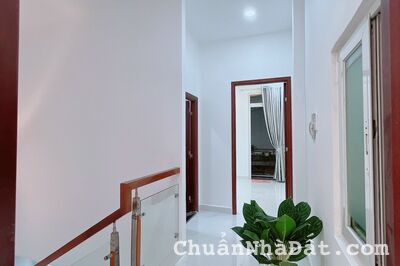 Nhà đẹp, thoáng, Nguyễn Hồng Đào, 4.3 x 11m, 5.8 Tỷ, Tân Bình