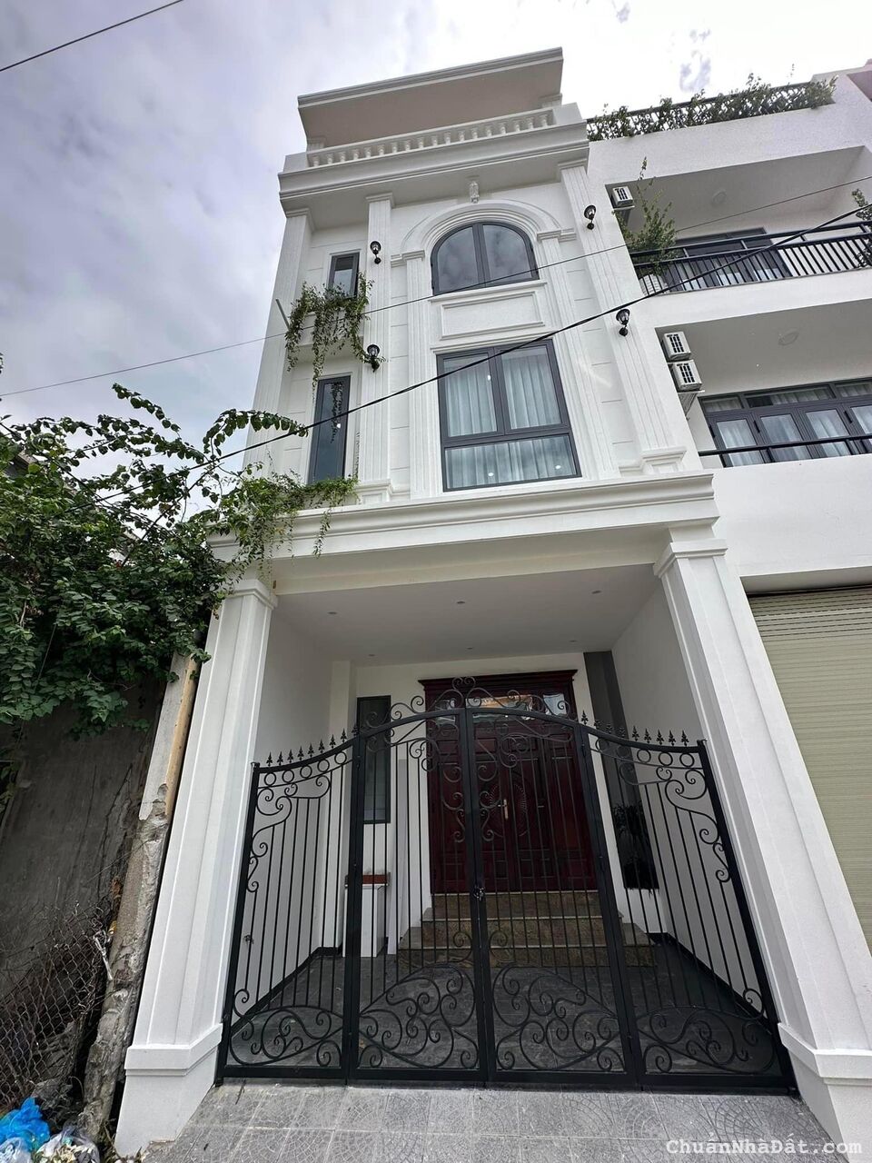 Nhà đẹp 4 tầng An Dương Vương đầy đủ nội thất