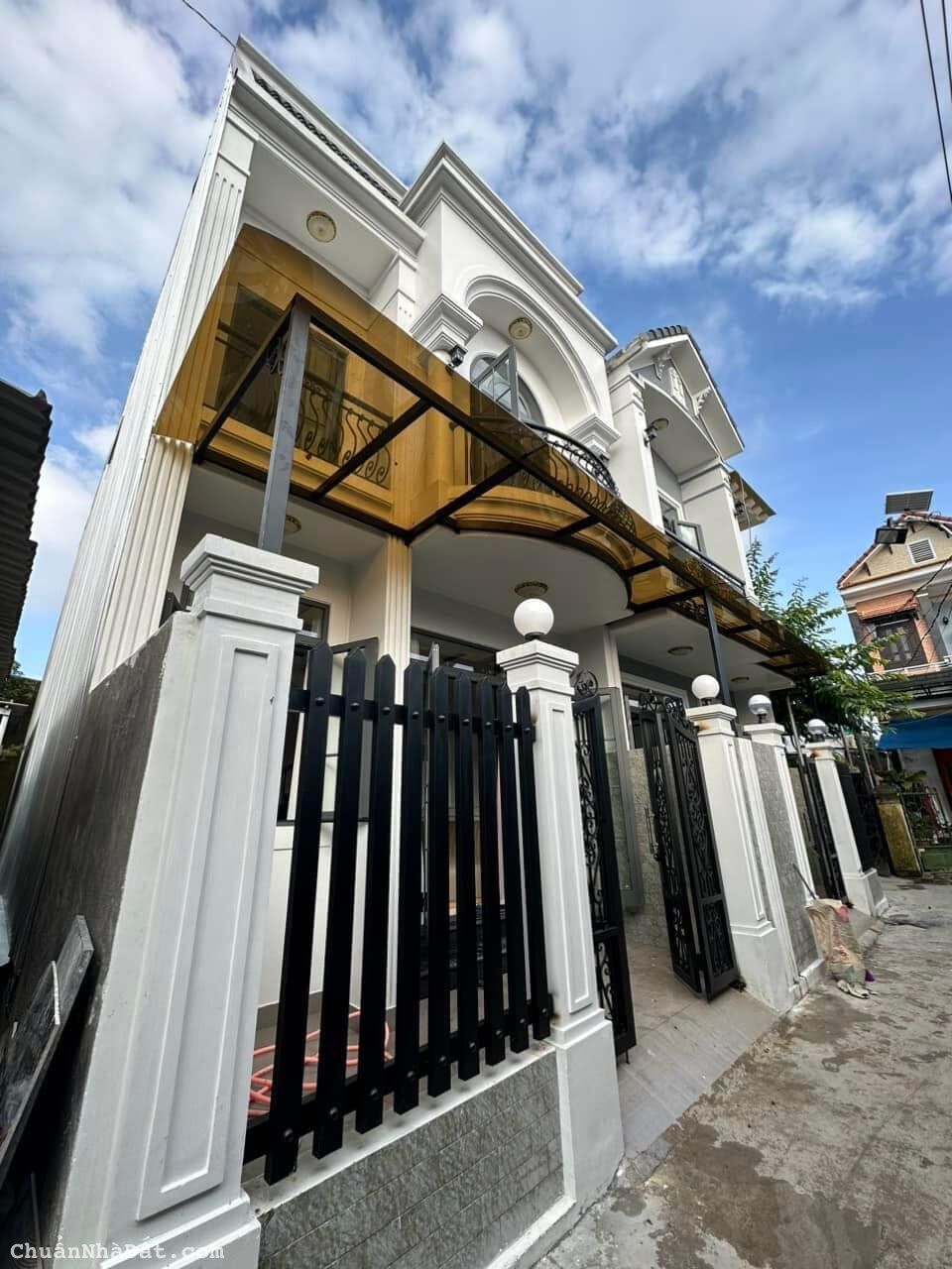 Bán nhà 2 tầng Hoàng Quốc Việt an cư đón Tết 