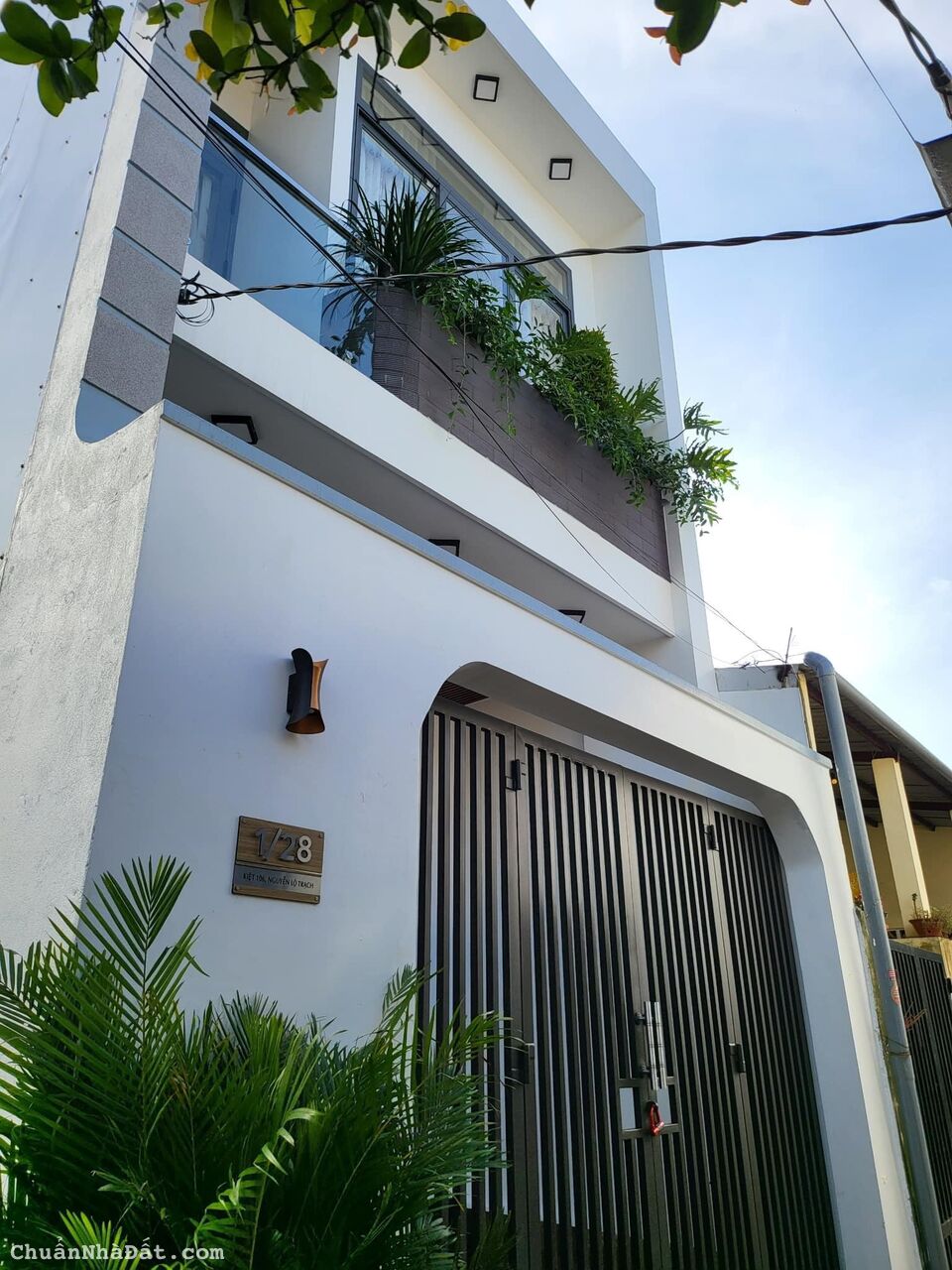 Bán nhà 2 tầng hiện đại đường Nguyễn Lộ Trạch phường Xuân Phú