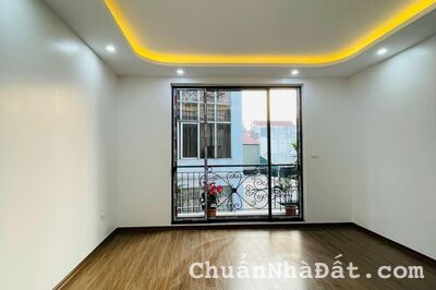 Bán nhà phố Đại La, Hai Bà Trưng, gần phố nhà đẹp ở ngay 5 tầng 34 m2 giá 5.15 tỷ