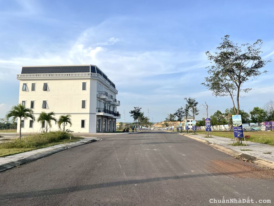 Cần bán 2 lô liền kề đối diện chợ Sông Mây. sổ sẵn, xây nhà ở ngay