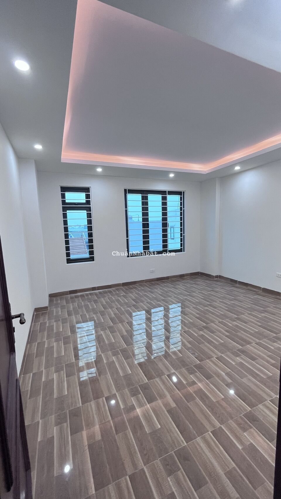 Siêu đẹp , siêu rẻ nhà 5 tầng gần cổng làng Hà Trì 