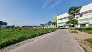 Lô góc 2 mặt tiền siêu đẹp sát khu công nghiệp