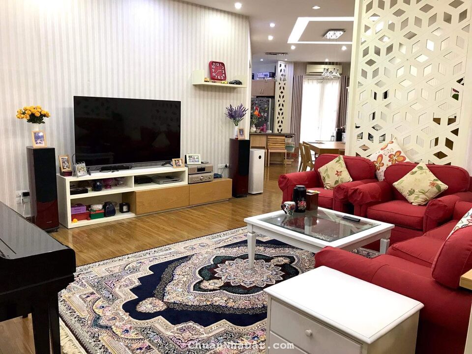 (KHỔNG LỒ) Mua bán chung cư quận Cầu Giấy 155m 3PN 3WC Lô Góc tặng nội thất hơn 5 ty