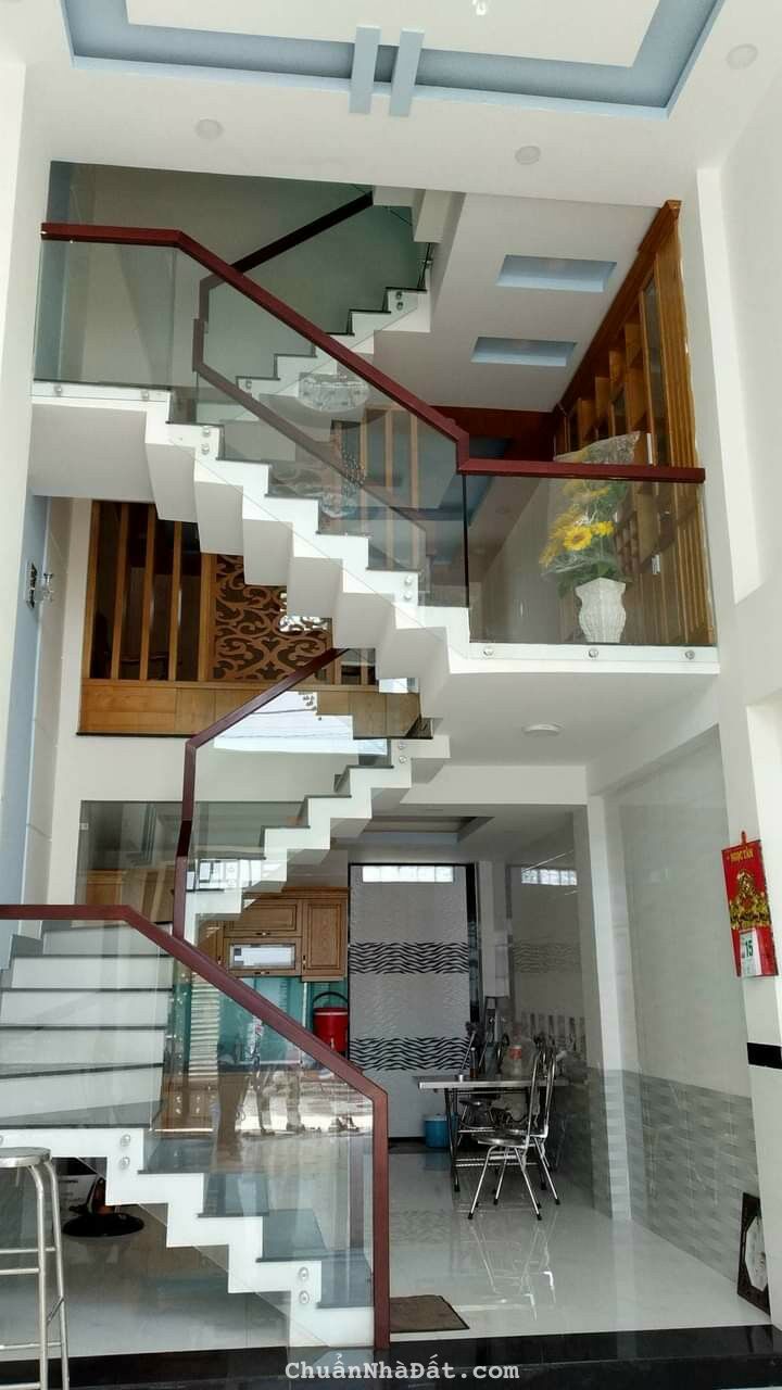 NHÀ 3 TẦNG BÁN LỖ GẤP ĐỂ ĐI VỀ QUÊ LIÊN HỆ NGAY ĐỂ THƯƠNG LƯỢNG CHÍNH CHỦ