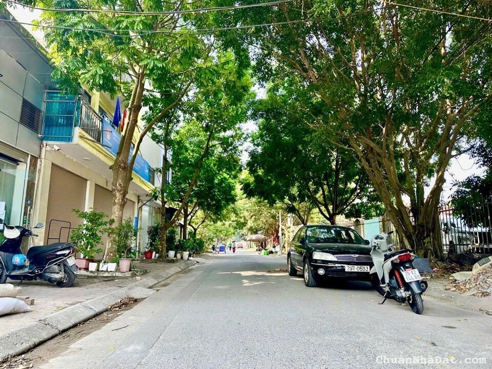 Bán đất thạch bàn 68M khu TĐC vỉa hè ô tô dừng đỗ view vườn hoa long biên