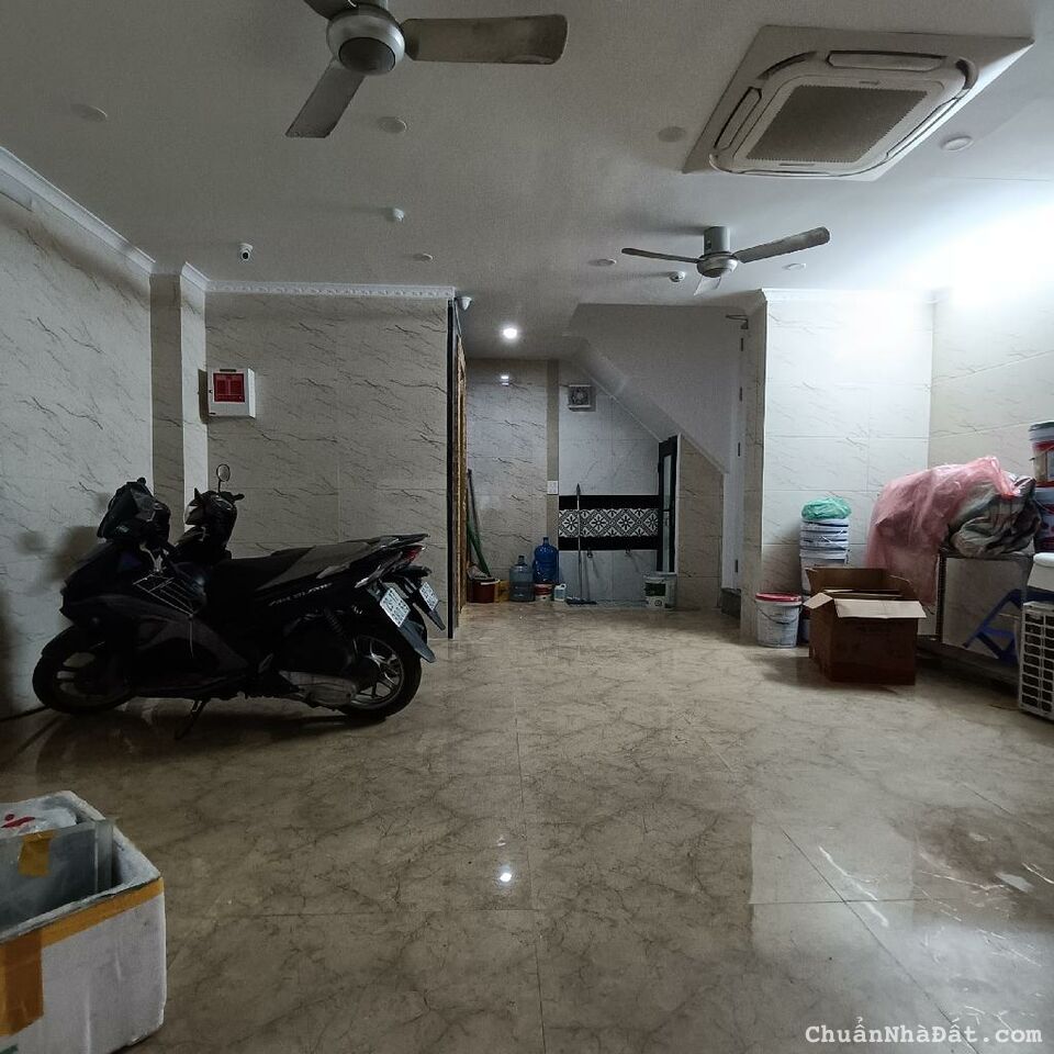 Bán nhà dòng tiền trần khát chân 7 tầng thang máy lô góc 10M ra phố hai bà trưng