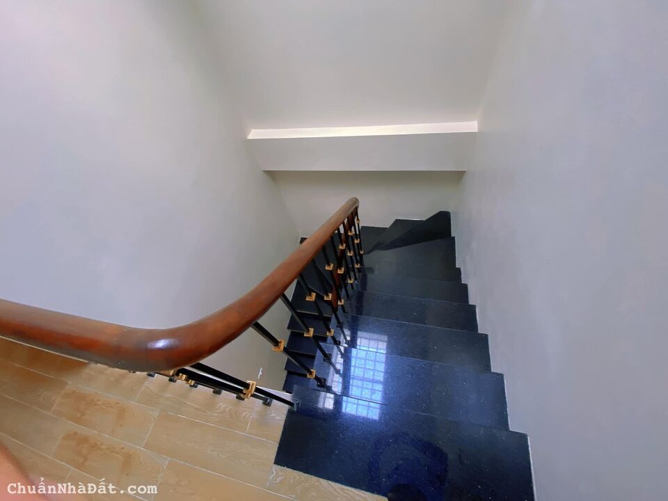 Ai nhanh thì còn, Bán nhà mặt phố 800A Nghĩa Đô DT 58m2 x 5 tầng mt 3,8m giá 18tỷ.