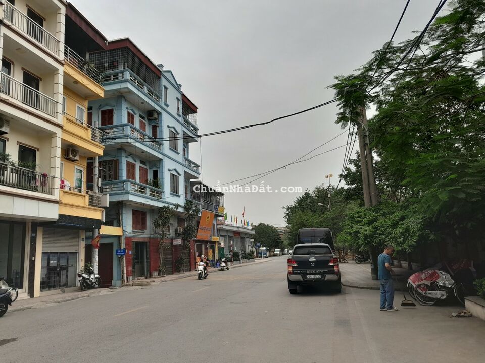 Cần Bán nhà Gia Quất- Thượng Thanh,ngõ thông,nhà mới đẹp ở ngay, 32m2, 5 tầng chỉ 3 tỷ hơn