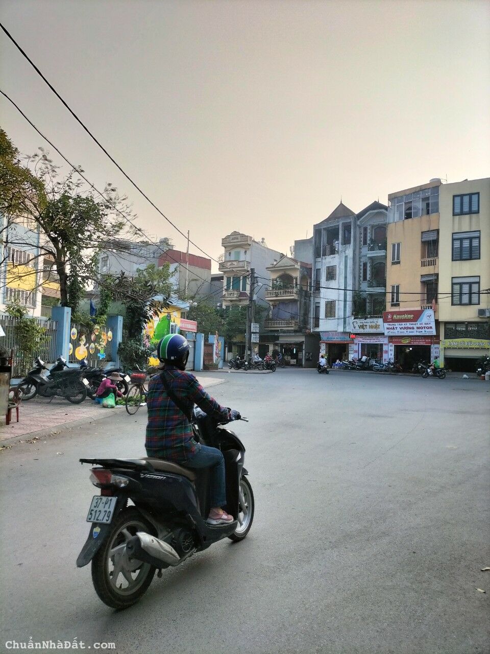 Sốc!Gia Quất- Thượng thanh,chỉ 3 tỷ hơn,47m 4 tầng,nhà đẹp ở ngay sổ đỏ liền tay
