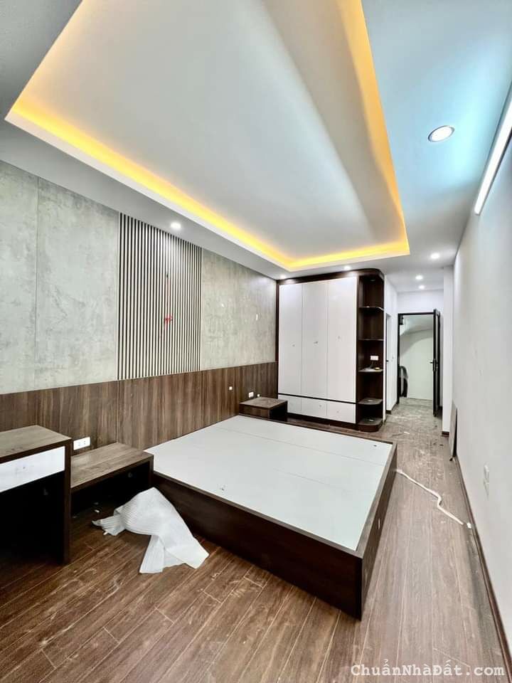 Siêu phẩm ,full nội thất, Lạc Long Quân ,diện tích 40m x5 tầng ,mặt tiền 3.5m giá 4 tỷ