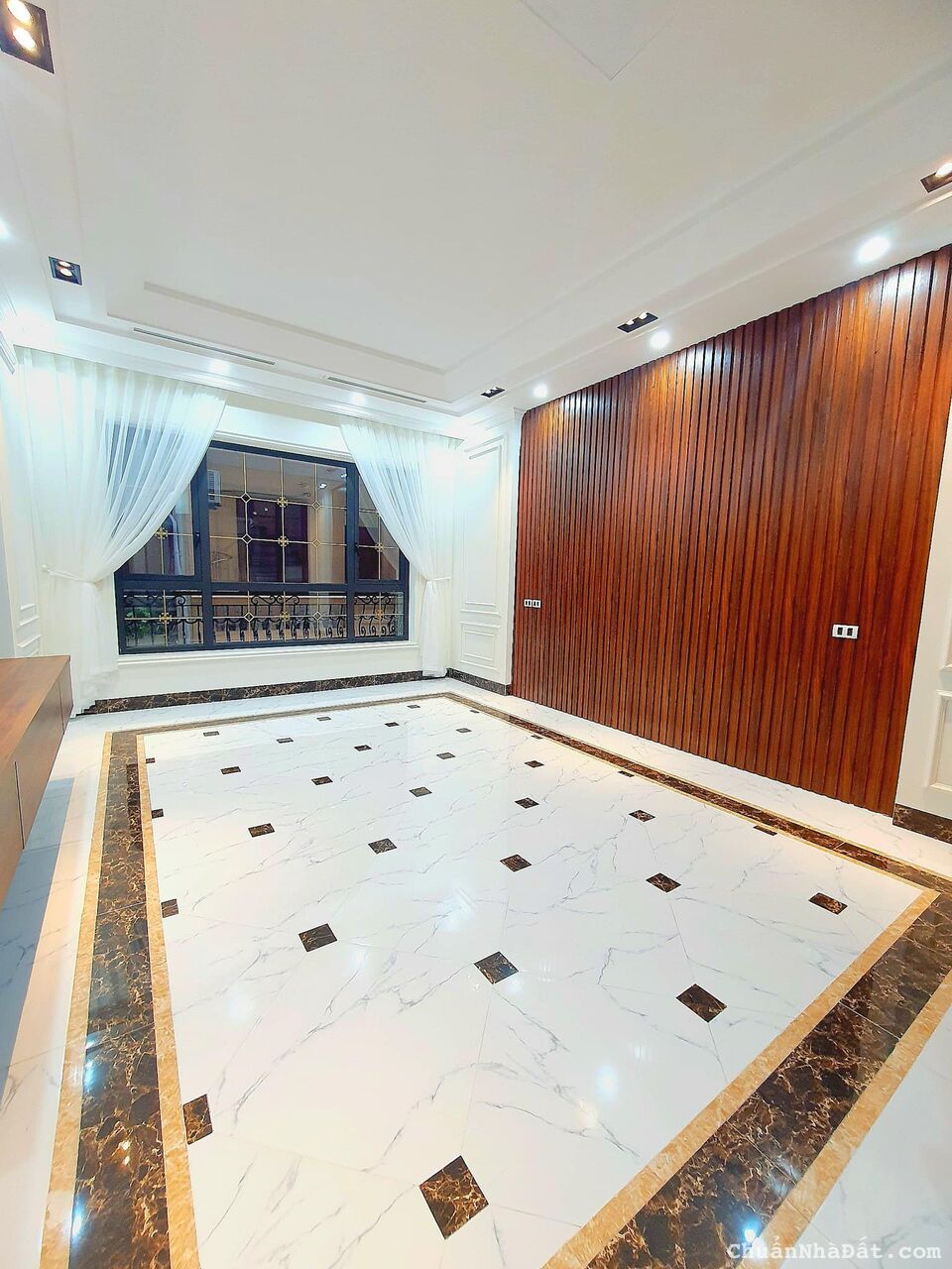 Bán nhà phố Tây Sơn, rất gần ô tô, 167m2, 17 tỷ