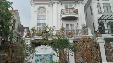 Tôi bán biệt thự An Phú Shop Villa cạnh siêu thị AEON Mall 180m2 chỉ 27.9 tỷ. LH 0989.62.6116