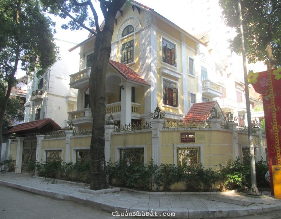 Bán Gấp biệt thự lô Góc view hồ KĐT Vĩnh Hoàng cạnh Louis City 200m2 chỉ 35.9 tỷ. LH 0989.62.6116