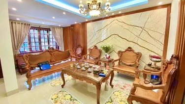 Tôi bán nhà mặt phố Chu Huy Mân gần Vinhomes RiverSide, kd đỉnh, MT rộng 95m2 chỉ 23.4 tỷ.