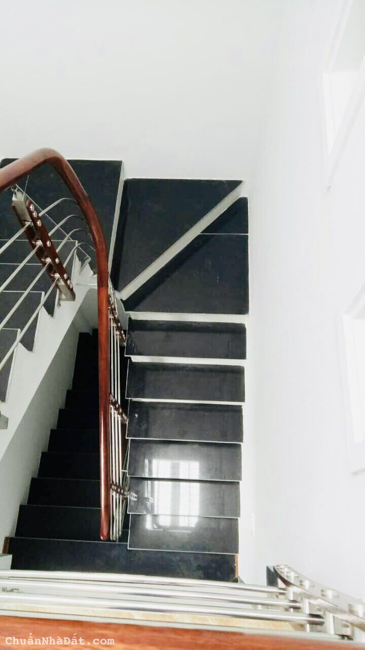 Cho thuê nhà riêng Phố Đại La, DT 35m2 x 5 tầng, nội thất cơ bản. Giá 12tr/th