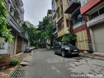 Nhà phố Trần Quốc Hoàn, ô tô vào nhà, phân lô 4.5x10m, 5 tầng 6PN, chỉ 10 tỷ 8. LH 0906219908